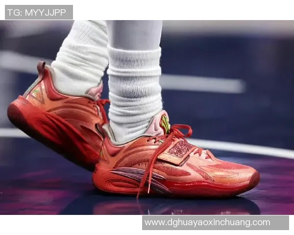 爱穿低帮足球鞋的球星们如何在赛场上发挥极致脚感与速度